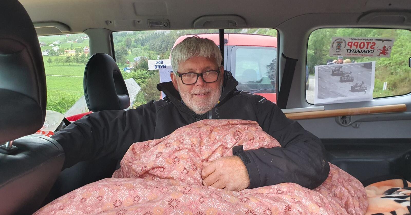 Hans Petter Thue har overnatta i bilen sidan torsdag 28. mai. Der har han planar om å bli så lenge han kan. Foto: Privat