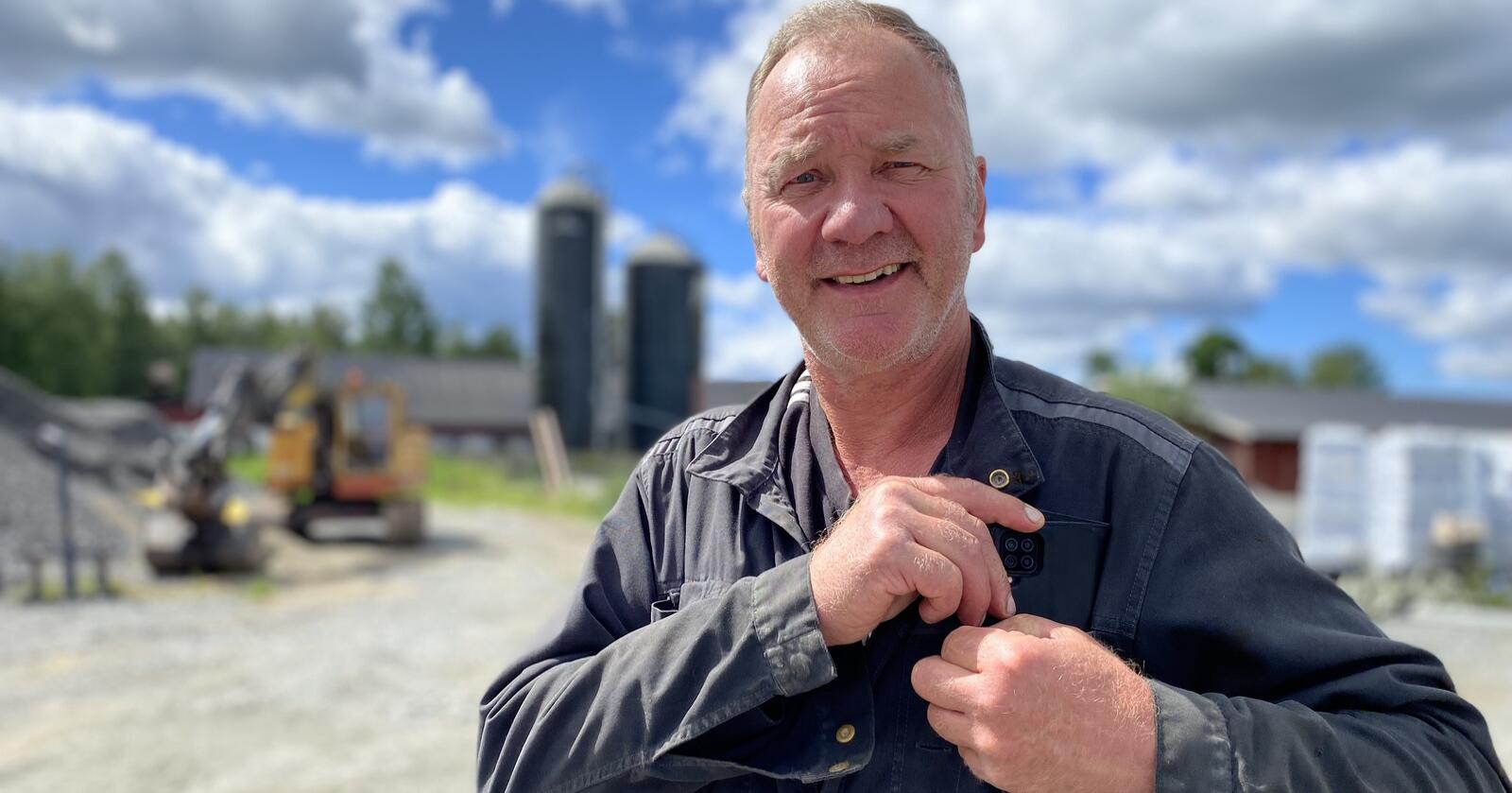 Melkeprodusent Tommy Dahlin i Värmland i Sverige er takknemlig for at Arla har klart å ta ut høyere pris for melka i markedet nå som kostnadene har eskalert. Foto: Camilla Mellemstrand