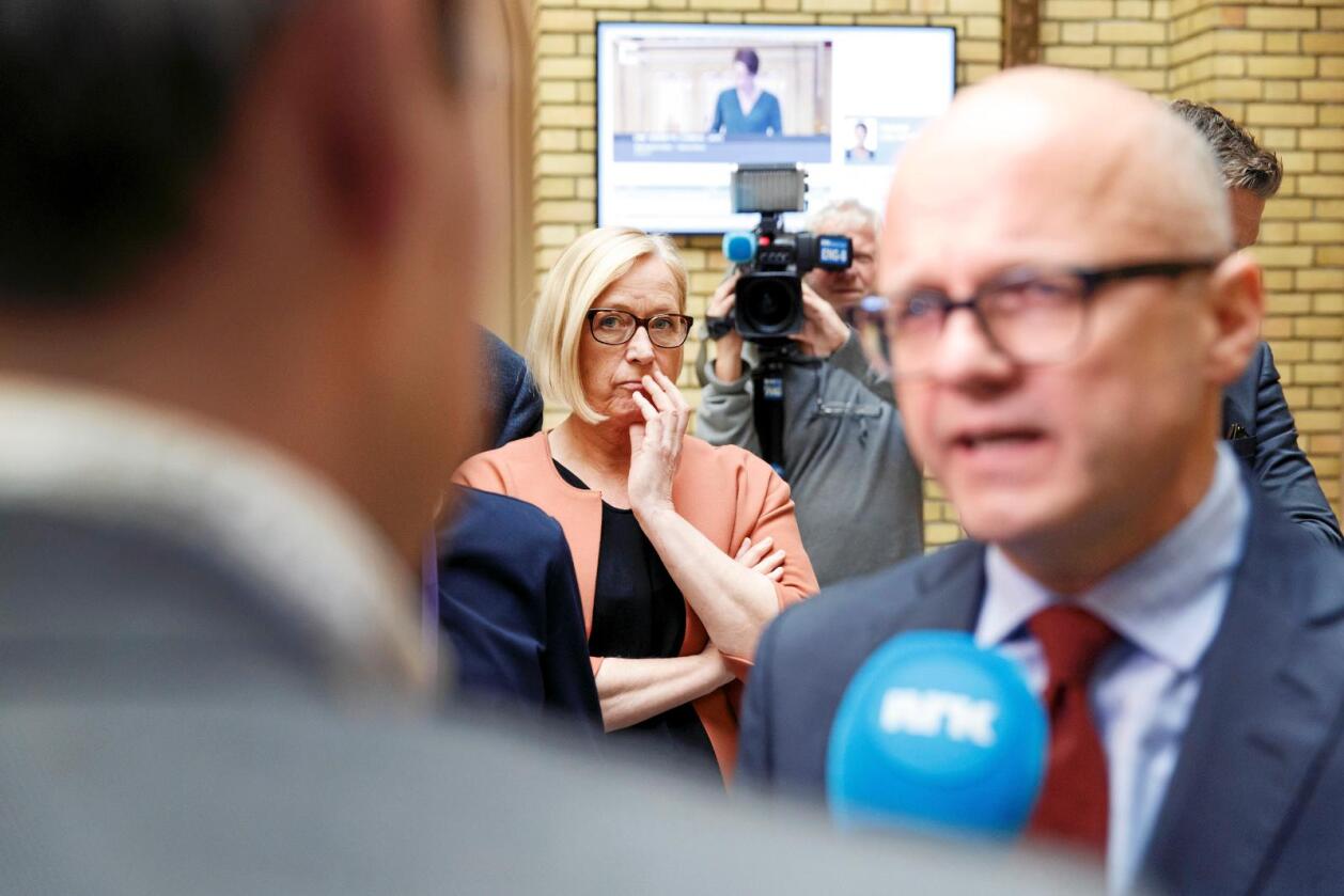 Parlamentarisk leder i Sp, Marit Arnstad, mener Høyre-statsråd Vidar Helgesen leverer for dårlig. Foto: Gorm Kallestad / NTB scanpix