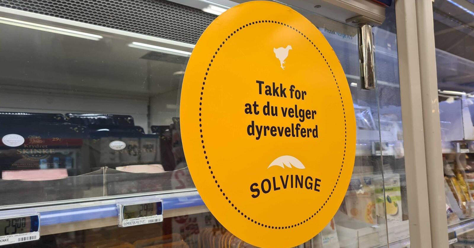 Rema 1000 ønsker kun å selge kyllingprodukter som ikke innholder Norges mest solgte rase. Disse varene er kjedens egne, lagd med en egenutviklet kyllinghybrid. Foto: Jon-Fredrik Bækgaard Klausen