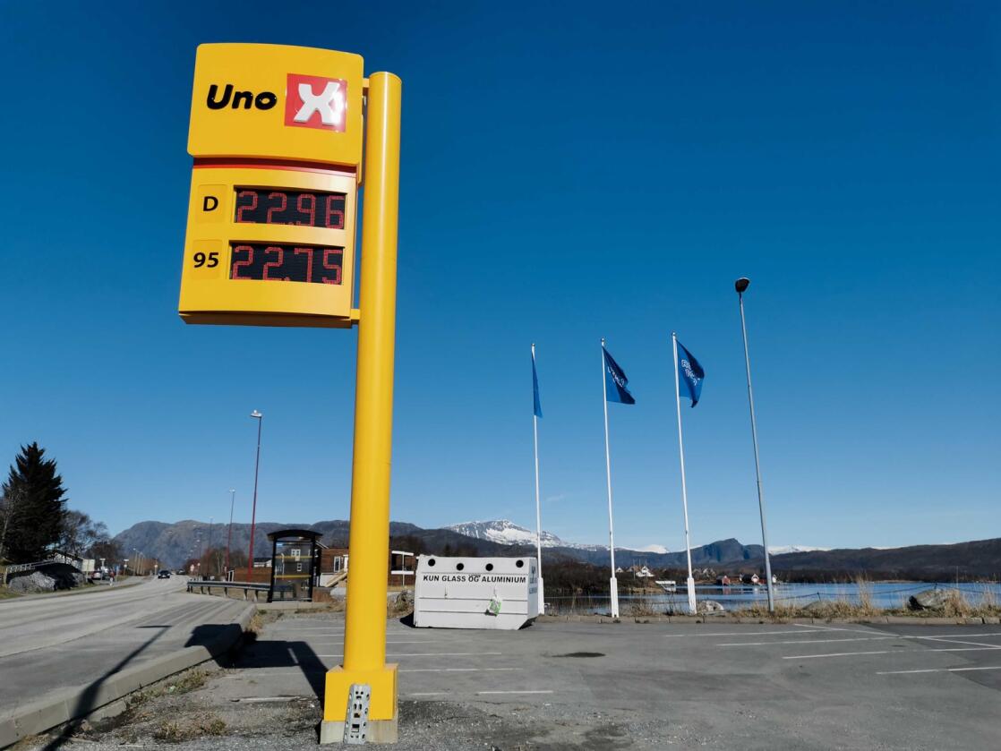 Drivstoffprisene har skutt i været den siste tiden, men bilistene kan ikke regne med avgiftskutt. Foto: Andrea Ånestad