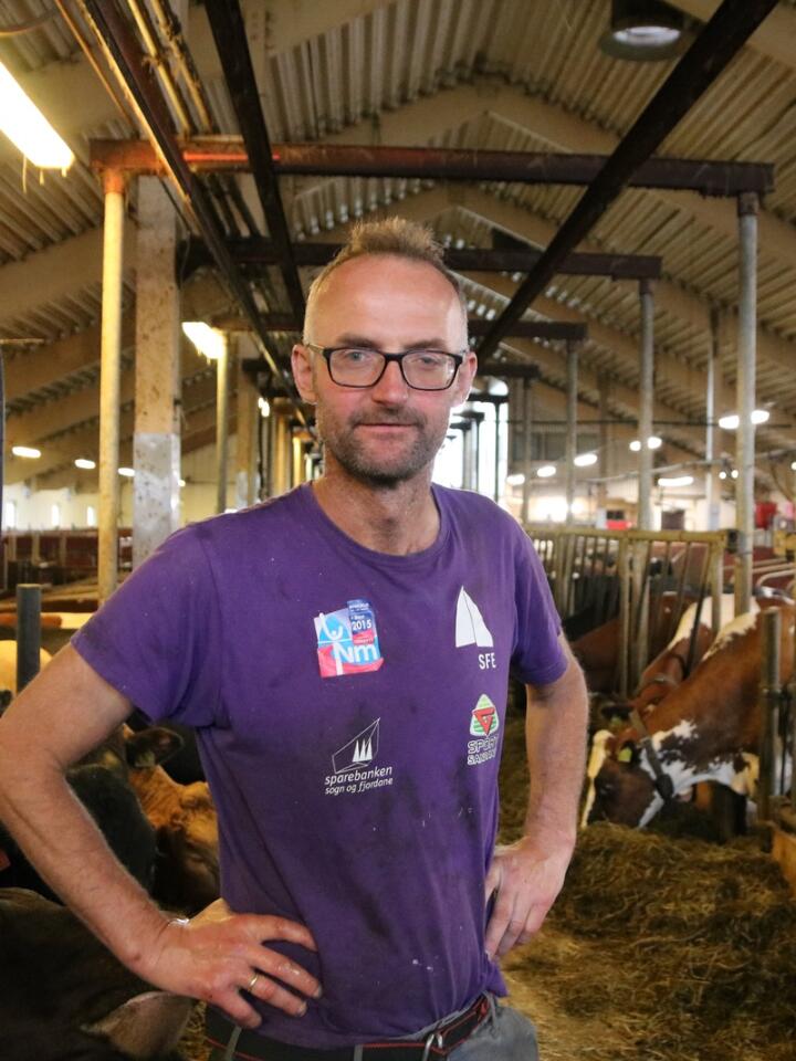 STORT: Anders Felde driver melkeproduksjon i ei samdrift i Gloppen kommune i Vestland fylke og har et stort engasjement for landbruk og matproduksjon i hele Norge. 