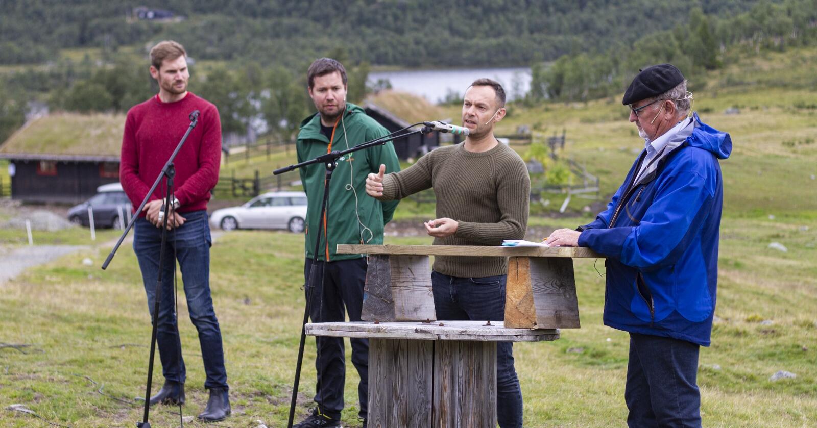Debatt for de rødgrønne på Kråkeroe-stølen på Rauland. Nils Kristen Sandtrøen (Ap), Geir Pollestad (Sp) og Torgeir Knag Fylkesnes (SV) deltok. 