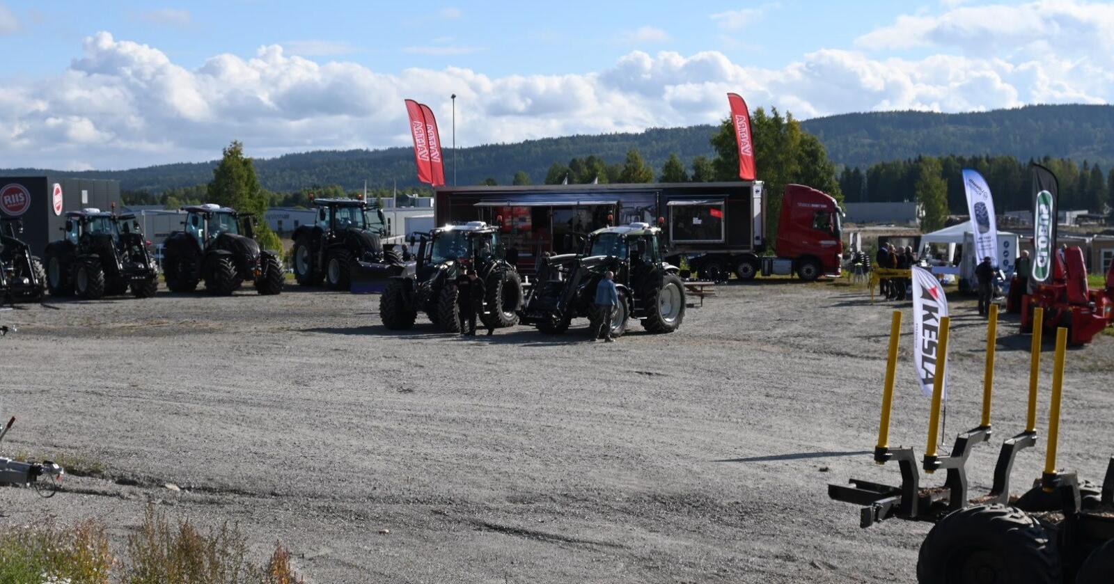 Tilbake: Valtra SmartTour er tilbake i Norge, og i uke 42 ruller de rundt for å vise siste nytt. 