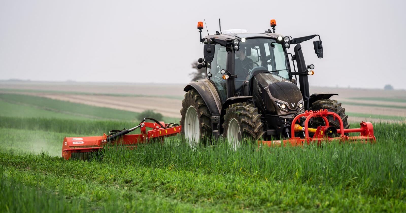 På topp: Valtra kniver med John Deere om å bli Norges mest solgte traktor i 2020. Foto: Produsenten