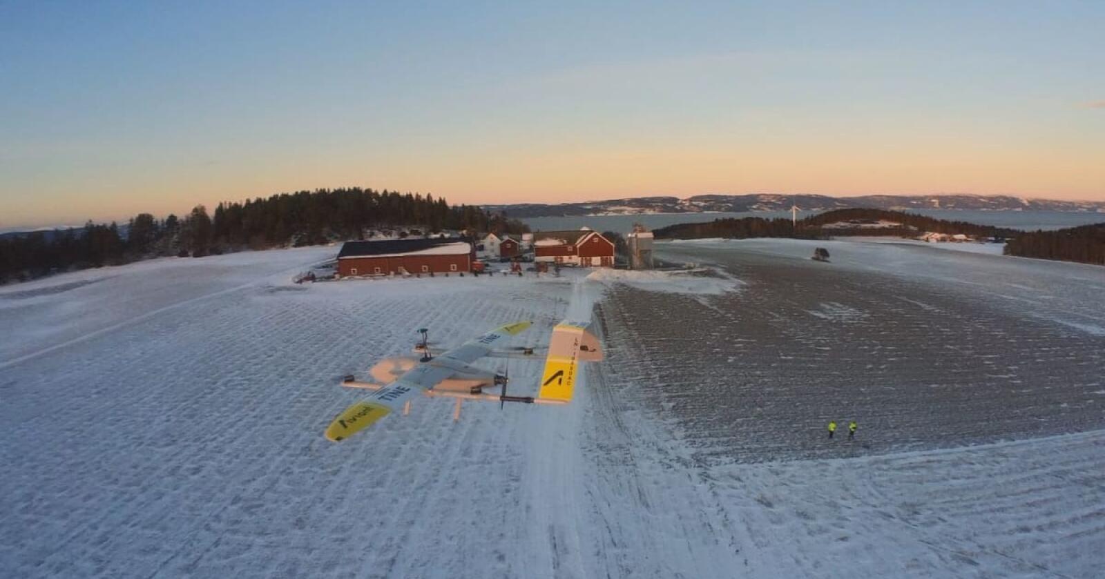 Dronetest: Denne dronen fløy melkeprøvene fra Stian Grenis gård i Haltdalen til laboratoriet i Heimdal, 80 kilometer unna. (Alle foto: Tine)
