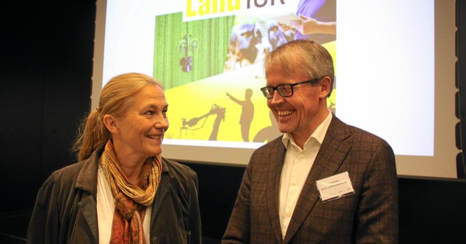 Alexandra Bech Gjørv, konsernsjef i Sintef og Ola Hedstein, administrerende direktør Norsk Landbrukssamvirke har tro på at teknologiutvikling i landbruket kan være positivt for hele samfunnet. Foto: Andrea Sofie Aasvang