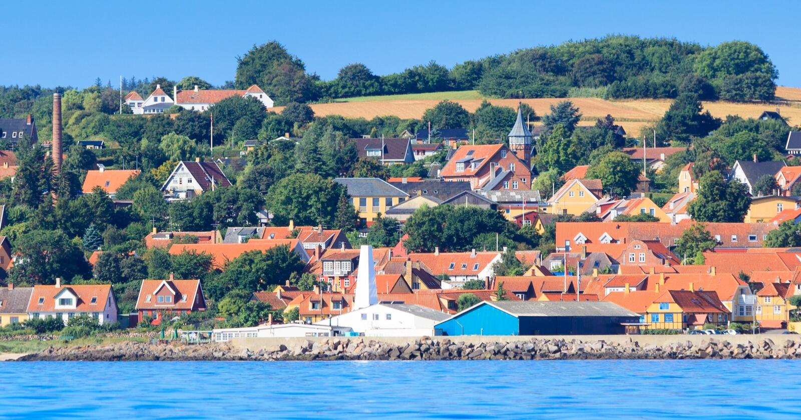 Danmarks østligste øy, Bornholm, er ifølge en fersk rapport blant de aller minst selvforsynte i Norden. Foto: Mostphotos