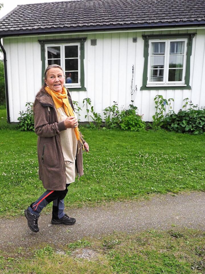 Kristin Skrivervik solgte leiligheten i Oslo og fikk seg et digert tun da hun våget å ta skrittet ved å flytte til Tolga. Foto: Siri Juell Rasmussen.