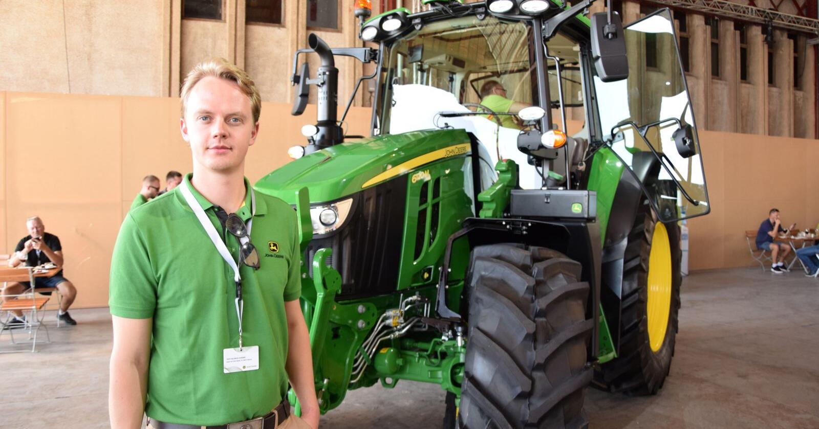 Produktsjef for John Deere-traktorer i Felleskjøpet, Tore Glærum, har stor tro på den nye 6M-modellen og gleder seg til å vise fram denne til kunder i hele landet gjennom vinteren.