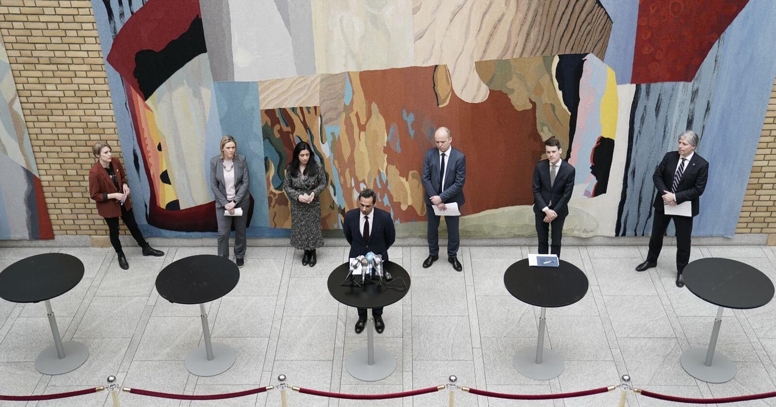 Pressekonferansen på Stortinget etter forhandlingene med regjeringen om en tredje krisepakke. Foto: Stian Lysberg Solum / NTB scanpix