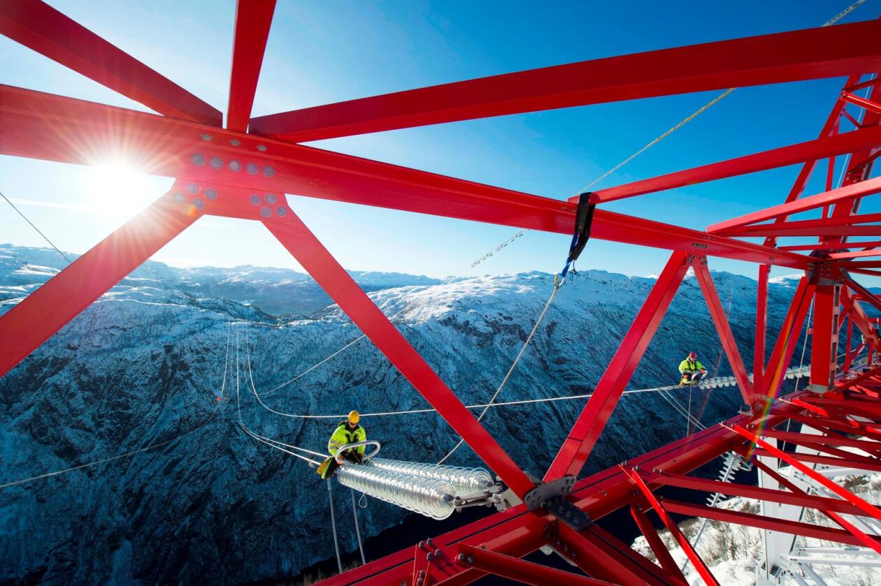 Stor Statnett-vekst: I løpet av de tre siste årene har Statnett bygd 542 kilometer nytt hovedstrømnett i Norge. Det er en vekst på hele 25 prosent i forhold til treårs-perioden 2014 til 2016. Foto: Johan Wilhagen