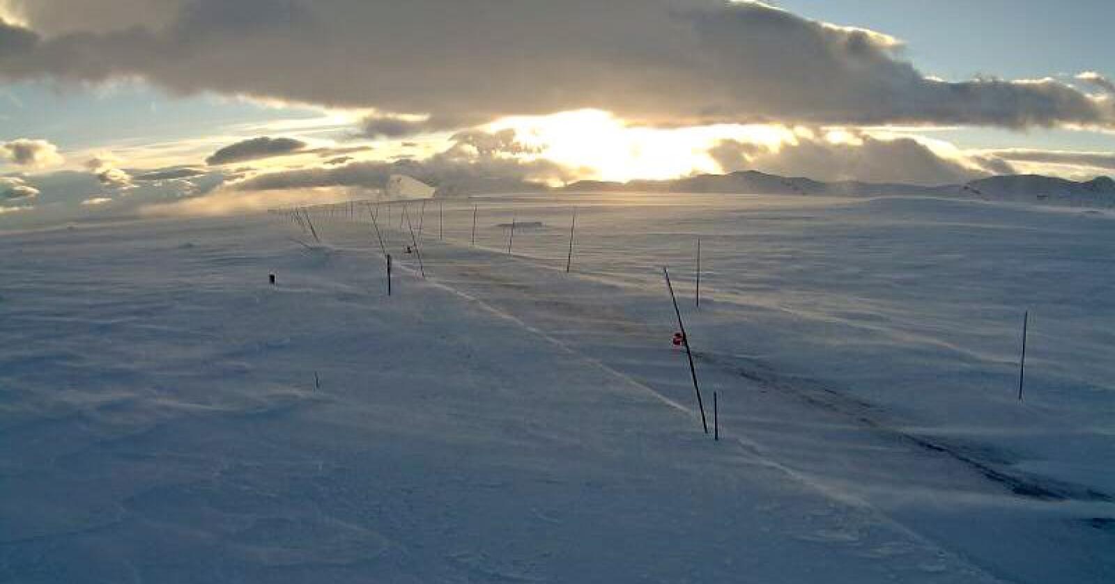 Flere fjelloverganger er nå vinterstengte. Fylkesvei 51 over Valdresflya ble i dag vinterstengt. Foto: Statensvegvesen / NTB scanpix.