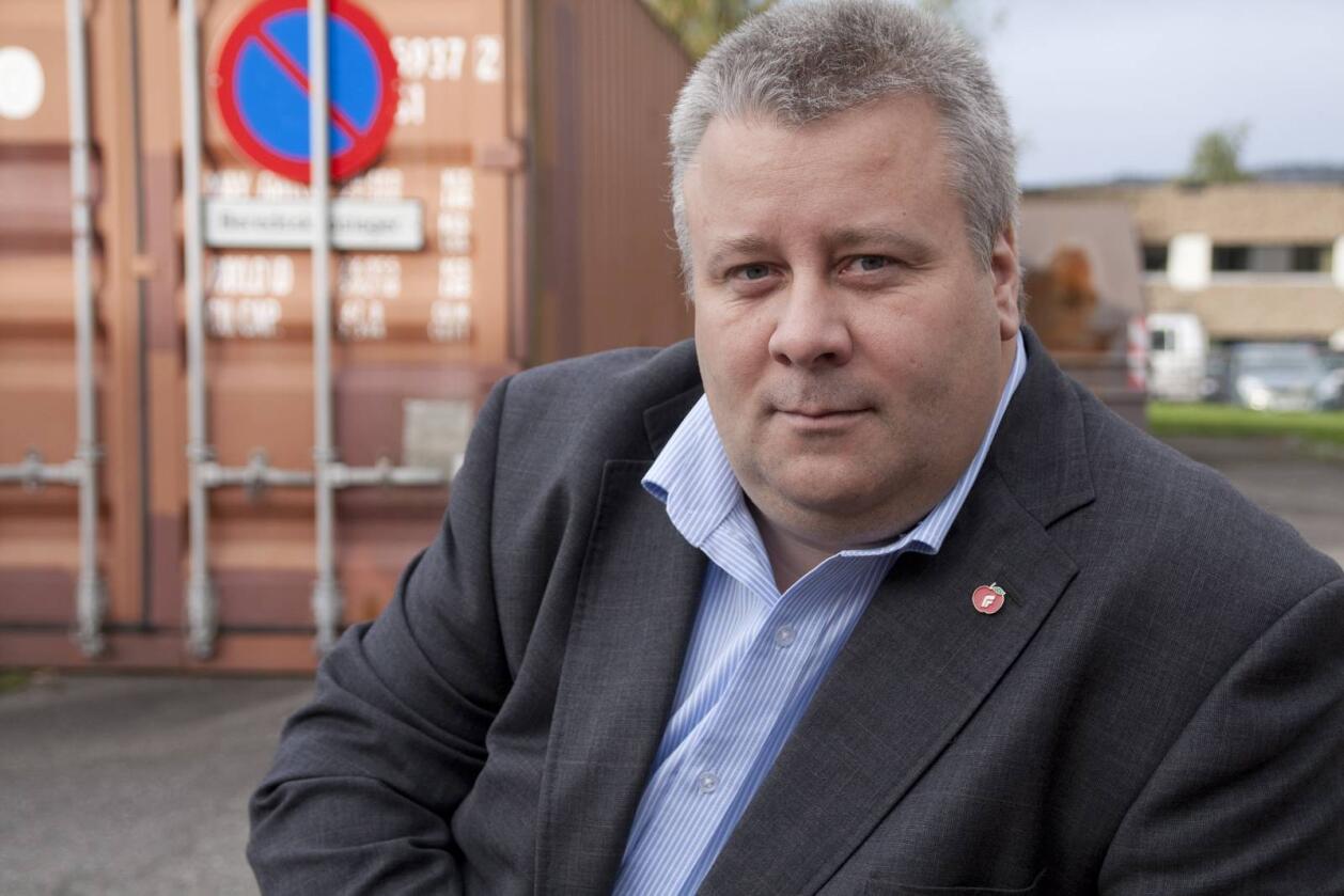 Statssekretær Bård Hoksrud vil legge hovedveiene utenfor tettsteder med redusert fartsgrense. Foto: Lars Kristian Steen