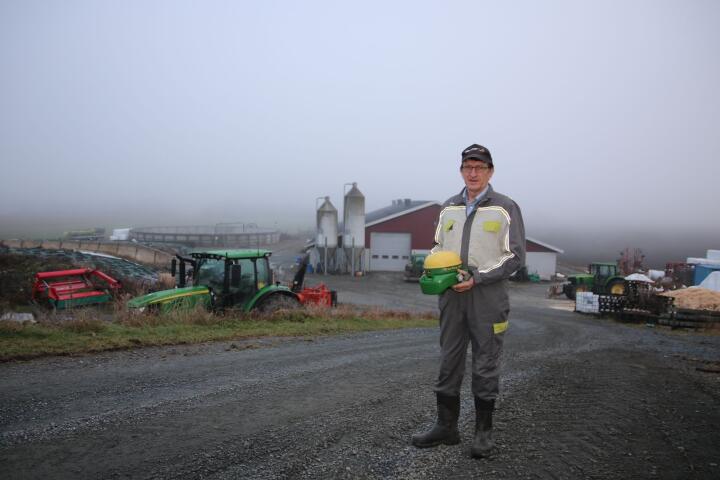 TYVERI: To ganger har Leif Ove Sørby opplevd tyveri av GPS-utstyr fra traktorer som har stått på tunet. Foto: Knut Houge