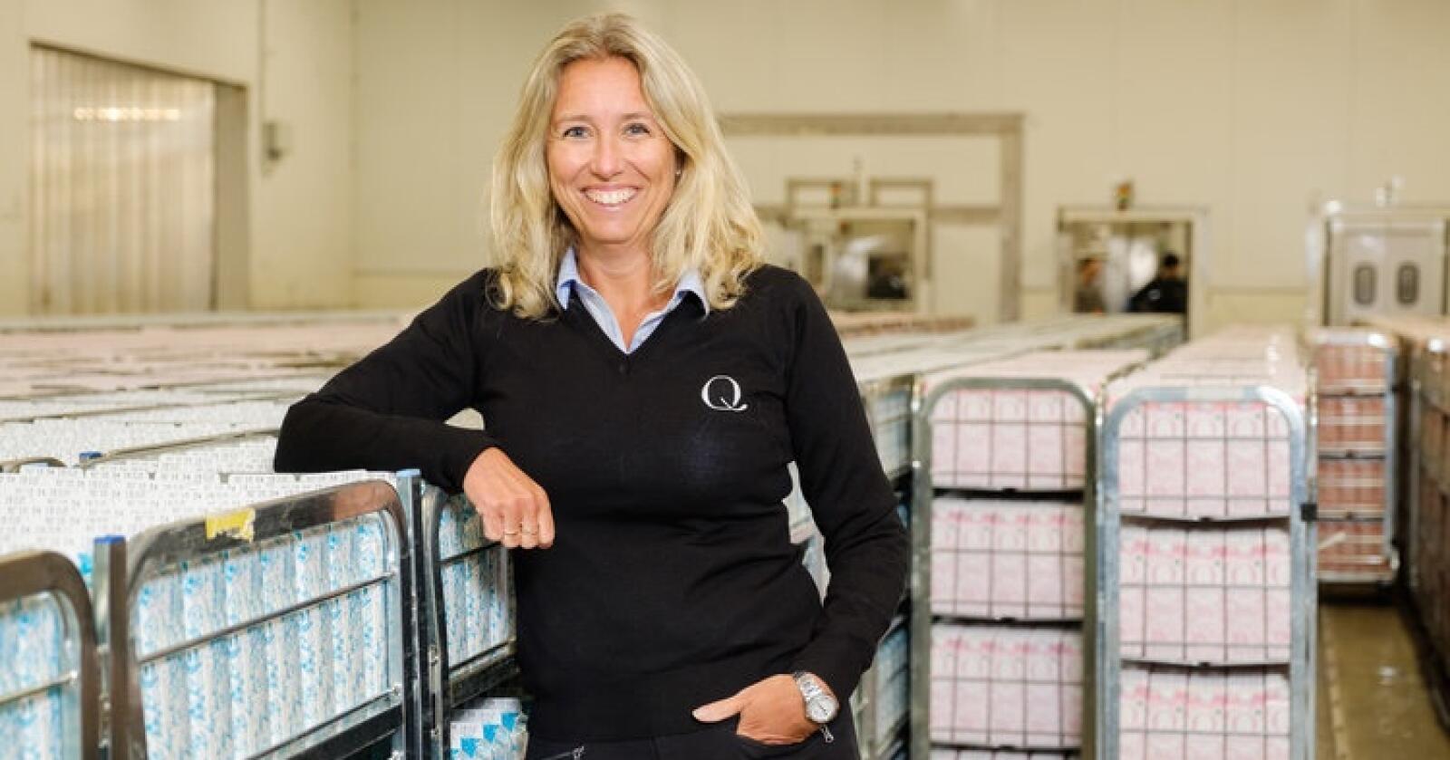Q-sjef Kristine Aasheim har god grunn til å smile. Forbrukerne mener at Q-meieriene er Norges tredje mest bærekraftige merkevare. Foto: Tore Myrstad