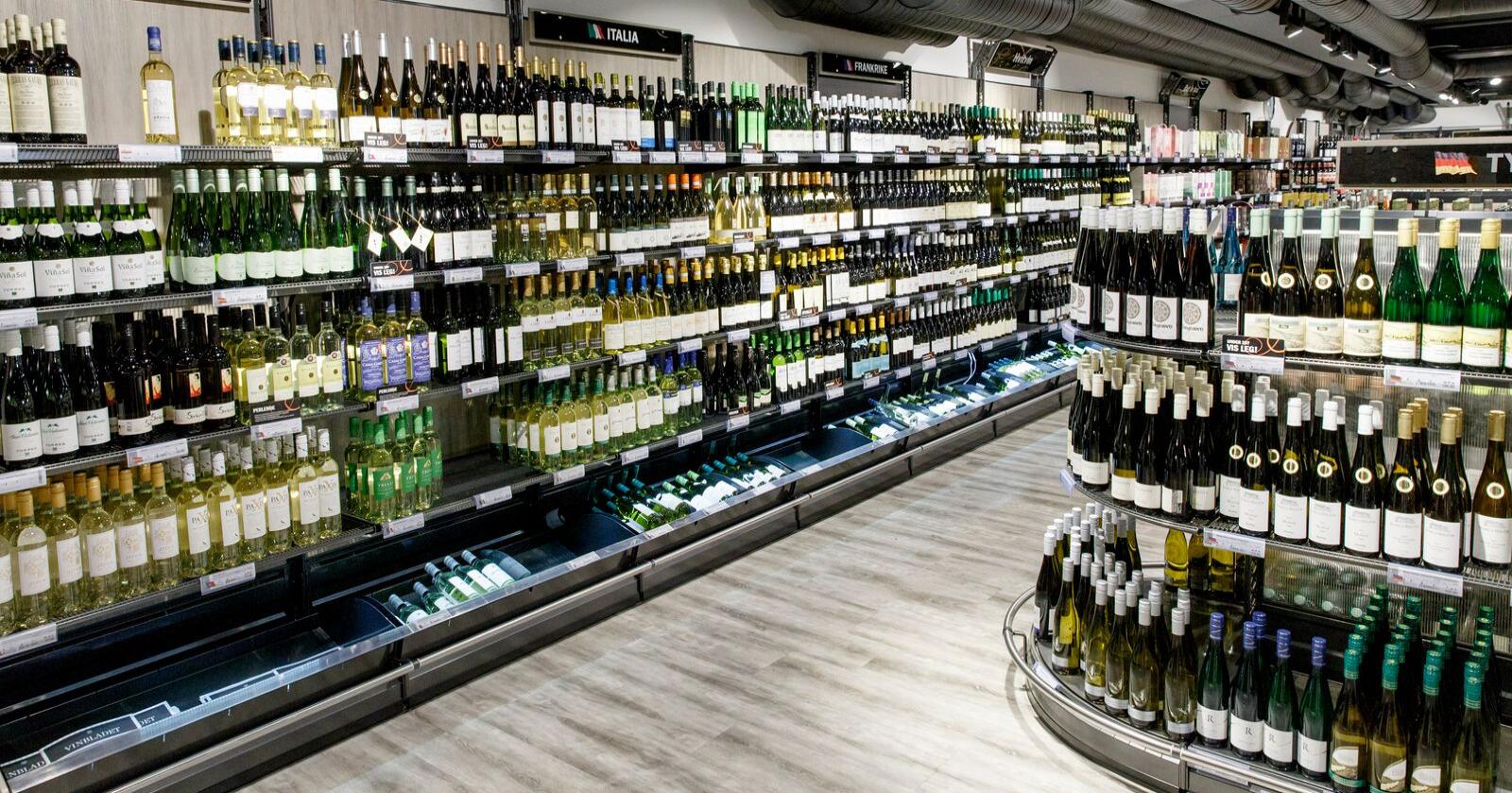 Vinmonopolet venter nedgang i salget til årets 17. mai, sammenlignet med fjoråret. Foto: Gorm Kallestad / NTB