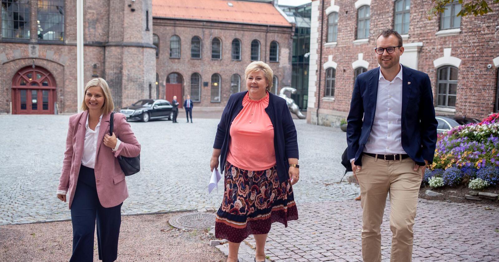 Statsminister Erna Solberg (H), Venstre-leder Guri Melby og KrF-ledet Kjell Ingolf Ropstad (KrF) var torsdag samlet til regjeringskonferanse i Oslo. Foto: Javad Parsa / NTB