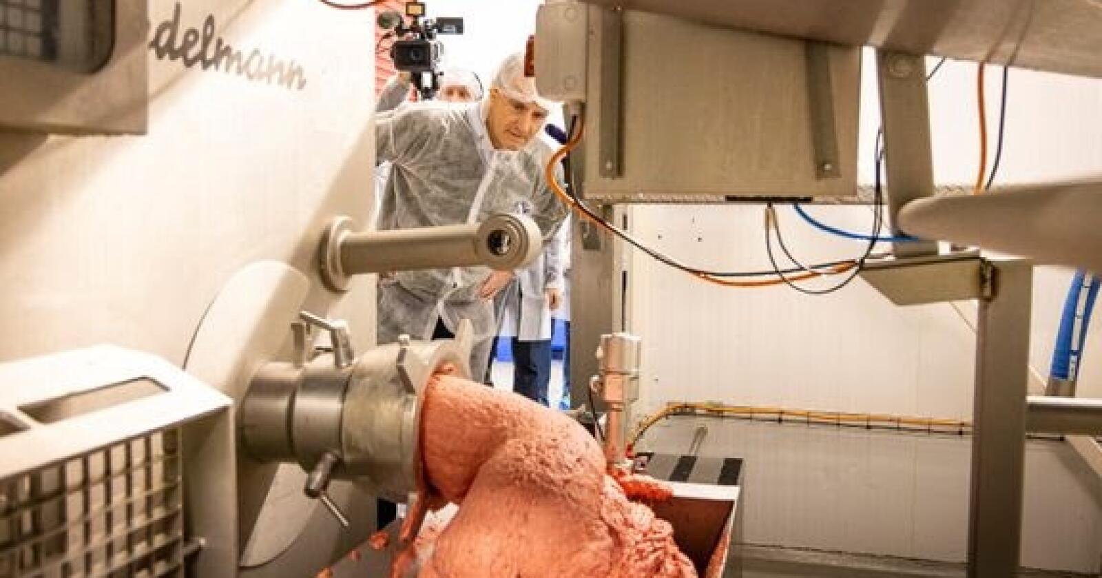 Tirsdag besøkte statsminister Jonas Gahr Støre Bioco-fabrikken i Østfold, hvor rester fra Norturas kyllingproduksjon foredles til å bli proteinkonsentrat til dyr og mennesker. Foto: Tor Lindseth 