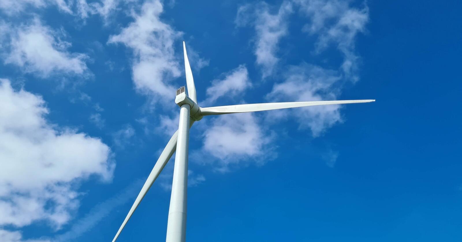 EU lanserer ny plan for å få fortgang i utbygging av solenergi og vindkraft, på land og til havs, skriv Toril Mongstad. Foto: Jon-Fredrik Bækgaard Klausen