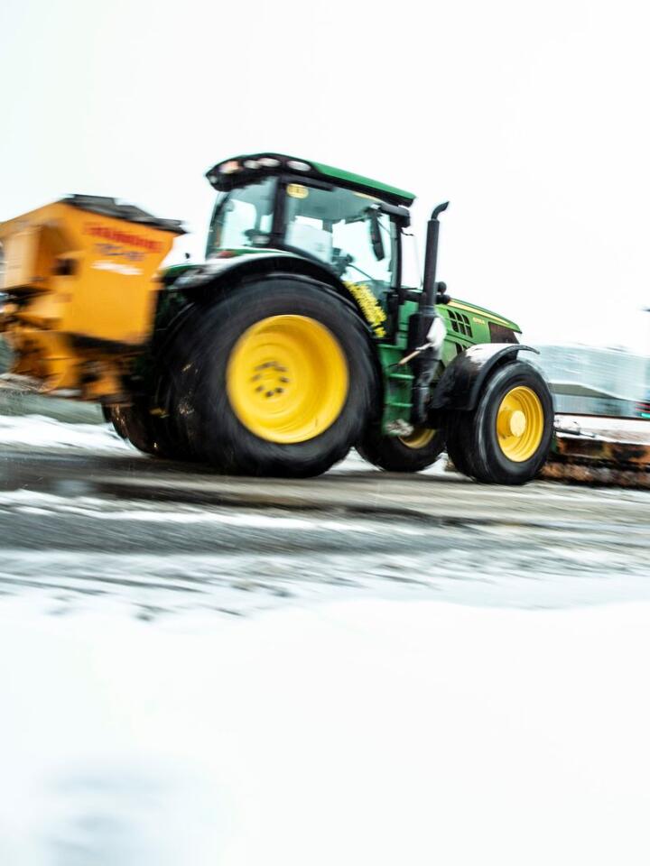 Salt gir økende problemer med rust, også for traktoreiere. Foto: Stian Lysberg Solum / NTB