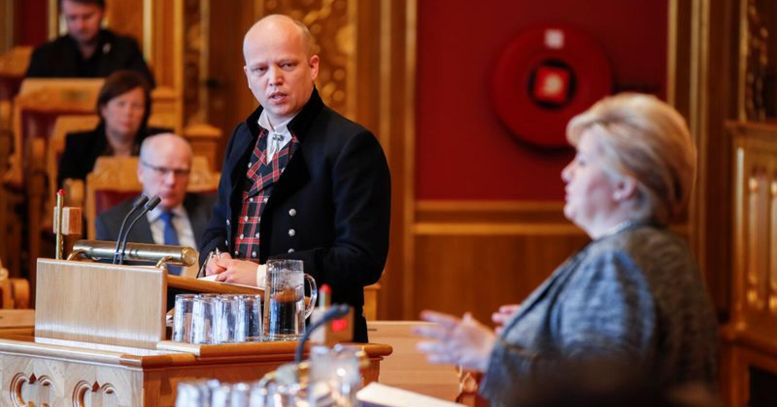 Sp leder Trygve Slagsvold Vedum med bunad  under Stortingets muntlige spørretime. Foto: Vidar Ruud / NTB scanpix