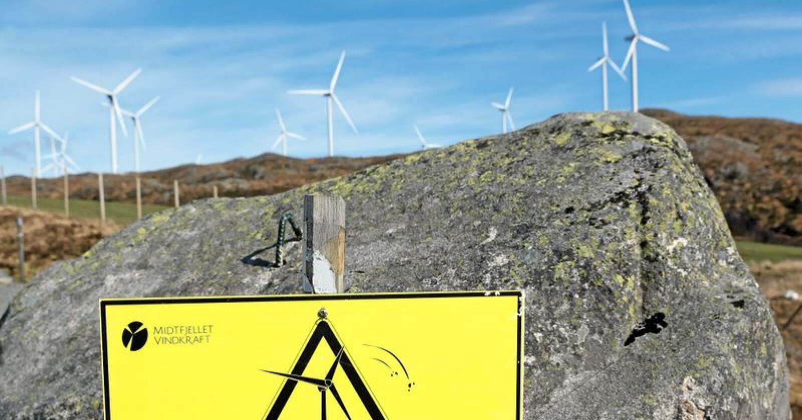 Norsk energipolitikk: EUs energipakke 4 griper inn i debatten om norsk vindkraftutbygging, og vil nok gi enda større trykk til vindkraftutbyggingen dersom den vedtas. Fra Midtfjellet vindpark i Fitjar kommune. Foto: Jan Kåre Ness / NTB scanpix
