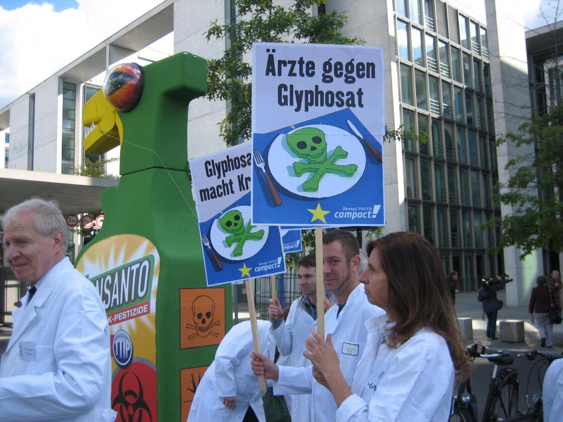 Leger med helseadvarsel: Leger overrakte et krav om forbud mot glyfosat foran en høring i den tyske Forbundsdagen.