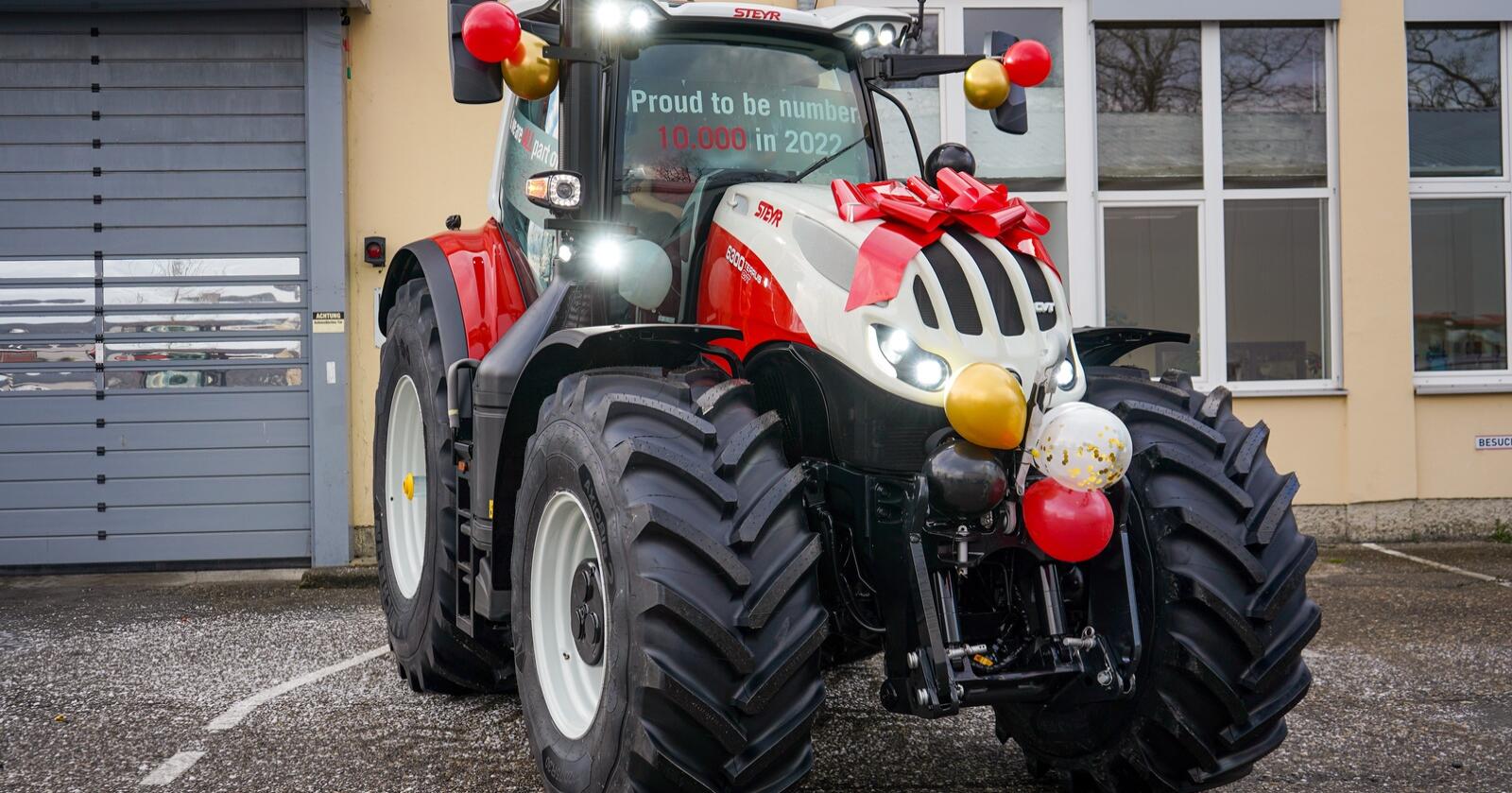 Rekord: Selv om året har vært utfordrende, har fabrikken i St. Valentin klart å produsere 10 000 traktorer.