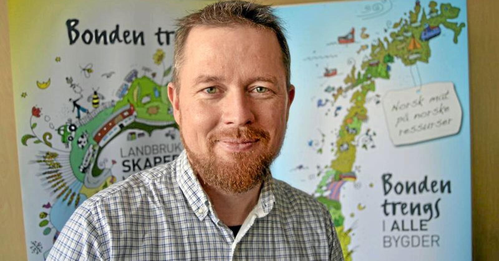 Leder Oddvar Mikkelsen i Møre og Romsdal Bondelag mener regjeringa bevisst ignorerer advarsler fra Kommune-Norge når de går inn for et forbud mot å nydyrke myr til bruk i matproduksjon. Foto: Møre og Romsdal Bondelag