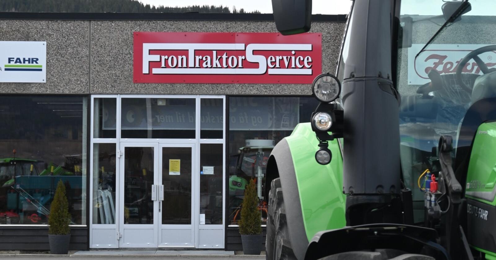 Tynset: Fron Traktor Service har kjøpt A-K maskiner Tynset av Bjarøy Handel. Nå blir det traktorer fra Deutz-Fahr,  høstemaskiner fra Krone, gjødselutstyr fra Ørum og jordbearbeidingsutstyr fra Dalbo som blir å finne helt nord i Østerdalen. Eksisterende A-K kunder vil også få service og hjelp forsikrer bedriften.