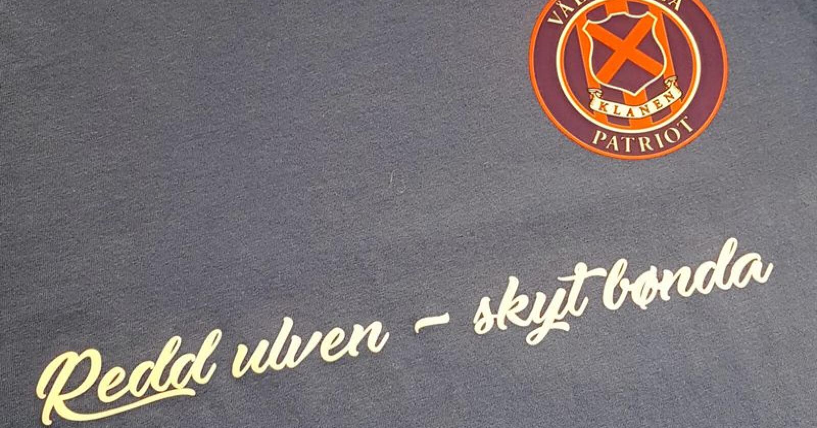 «Redd ulven skyt bønda» står det på de nye t-skjortene til Klanen. Foto: Kristian Kjellsen / Klanen.no