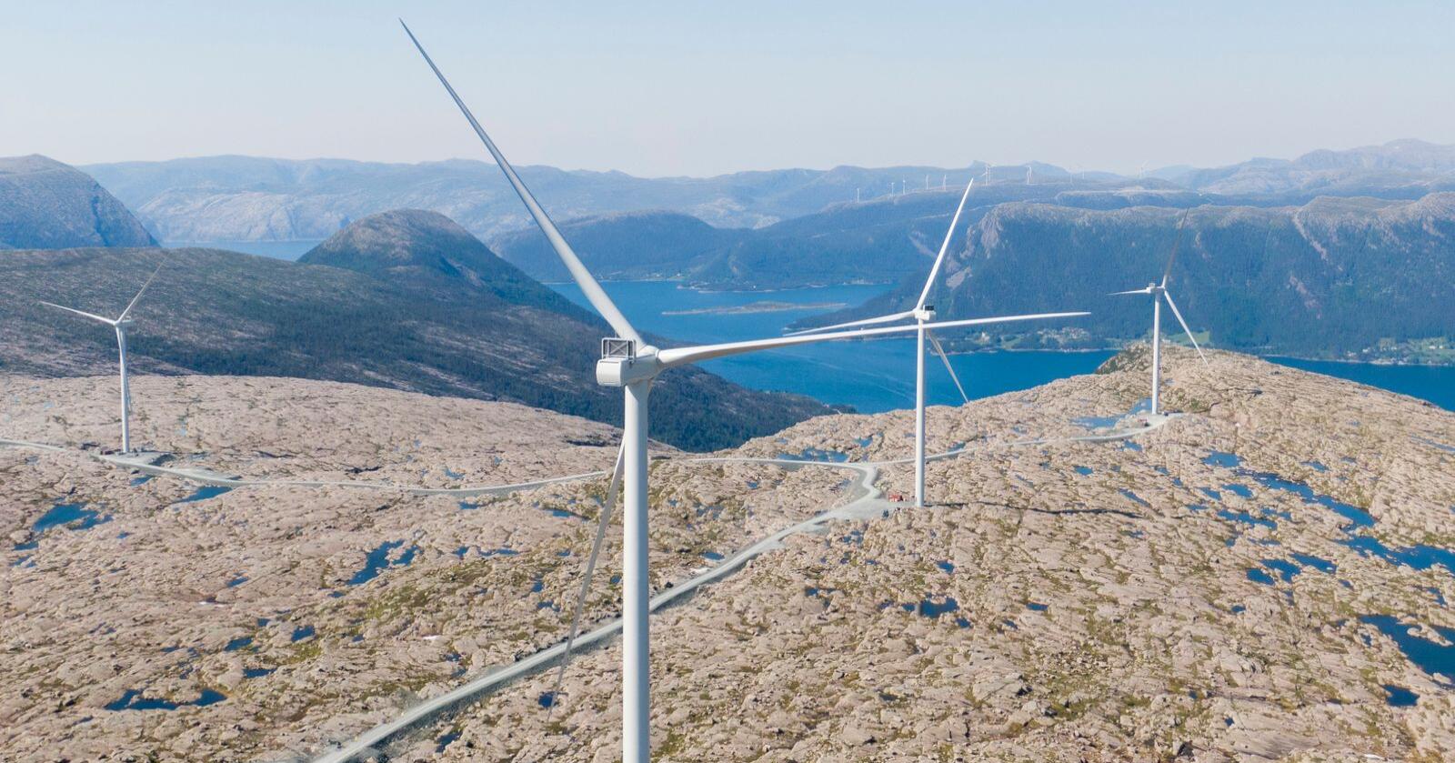 Stortinget skal ta stilling til et forslag om innstramminger i konsesjonsreglene. Her fra Guleslettene vindpark like ved Florø. Foto: Tore Meek/NTB scanpix