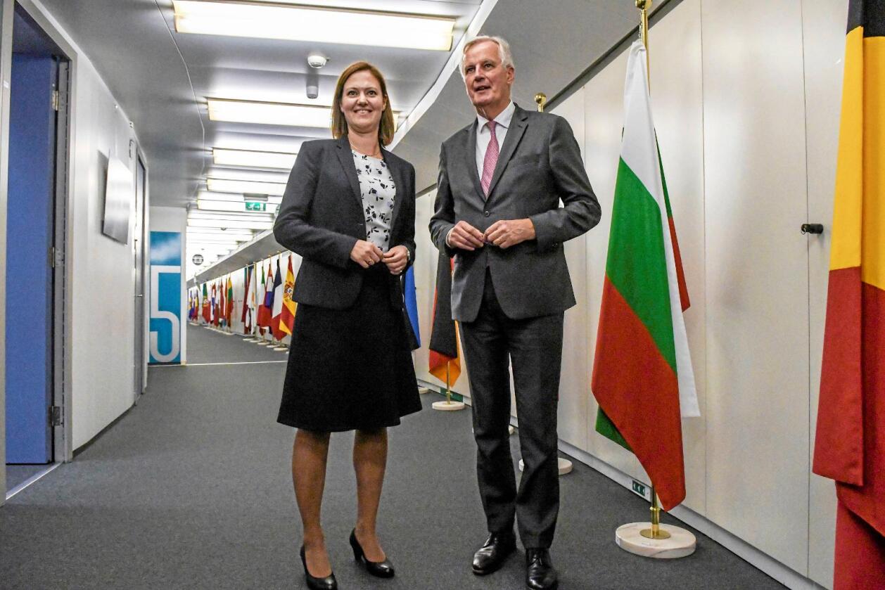 Møte: EU-minister Marit Berger Røsland og  EUs Brexit-forhandlar Michel Barnier. Foto: Johan Falnes/ Scanpix