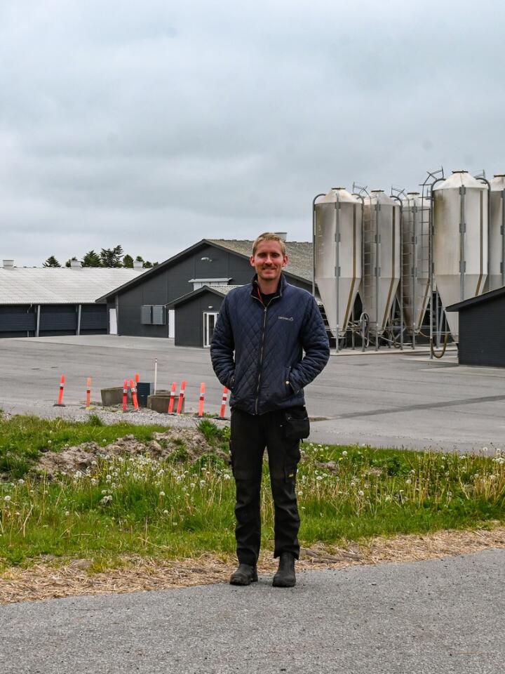 Ung bonde: Allerede som 25-åring, og nyutdannet jordbrukstekniker, investerte Jens Saksager 12 millioner danske kroner i to nye kyllinghus på gården. I dag er han 31 år, og har de siste årene bygd enda et kyllinghus og et potetlager på 1500 kvadratmeter.