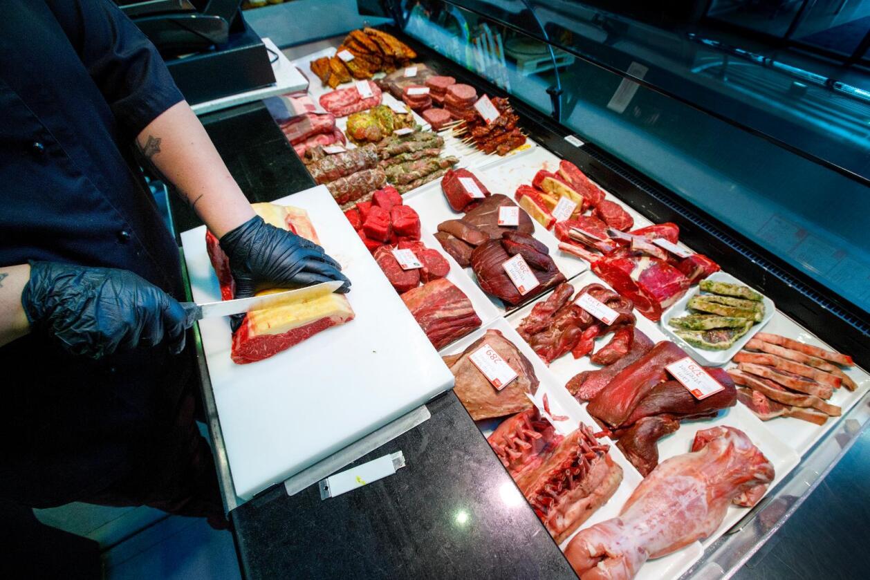 23 prosent – nesten hver fjerde nordmann – oppgir at de vil spise mindre rødt kjøtt i 2016. Foto: Gorm Kallestad/NTB SCANPIX