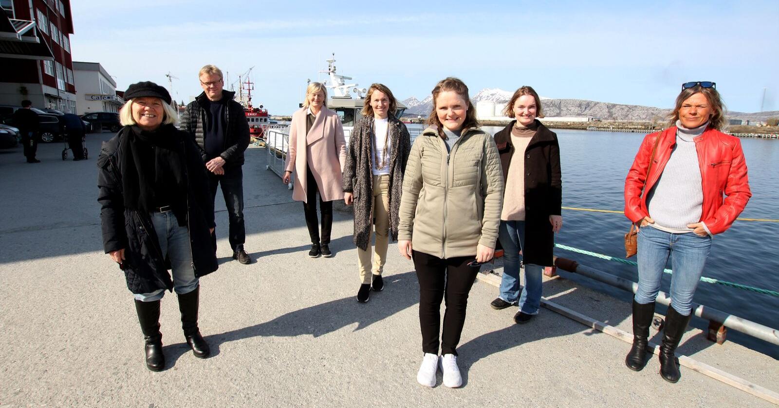 Ressursgruppa frå venstre: Arna Meisfjord, Lars Olav Mogård-Larsen, Hanne Davidsen, Aino Olaisen, Jenny Myklebust, Maria Olaisen og Renate Nordnes. Foto: Mariann Vatne