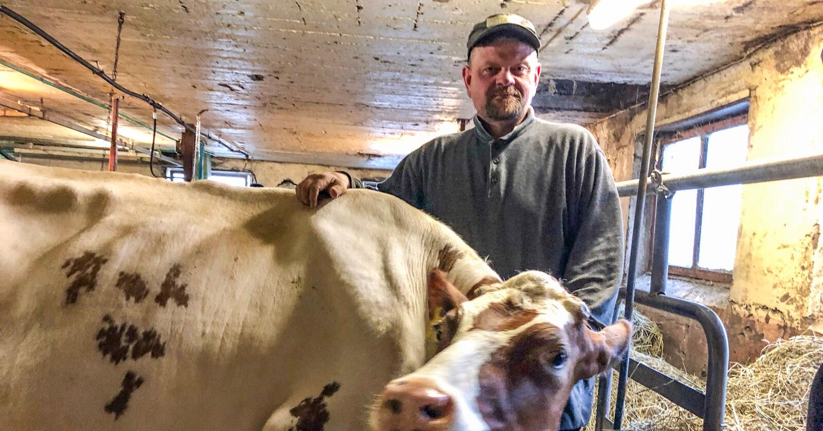 Tøffere: Ole Håvard Lerberg har drevet med melk og korn på Romerike i over 15 år. Han opplever at det har blitt tøffere og tøffere å være bonde, spesielt når alt er så usikkert rundt økonomi. (Foto: Privat)