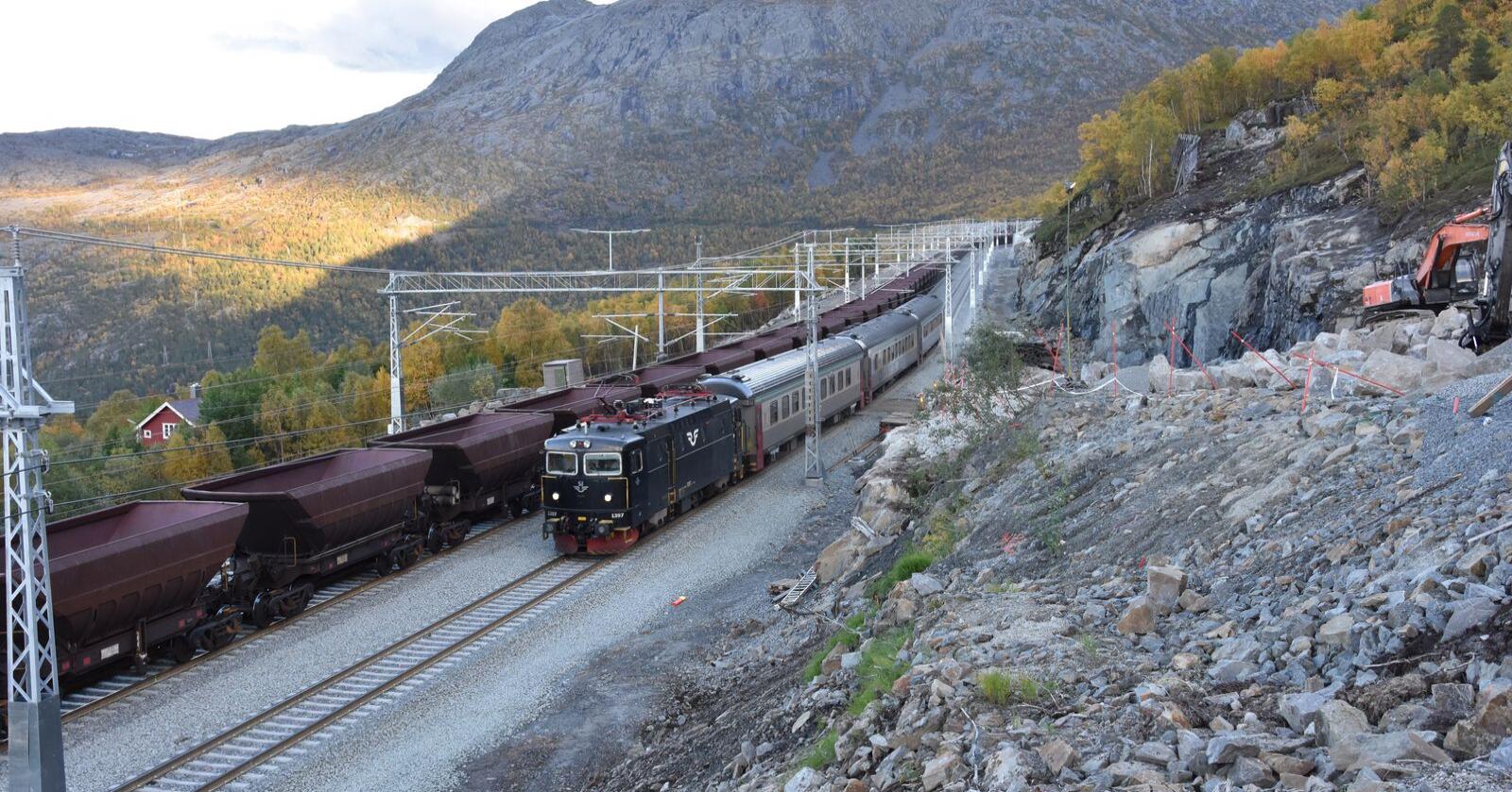 Ofotbanen: Banen fra Narvik til Sverige er viktig for varetransporten til og fra nord. Foto: Njål Svingheim