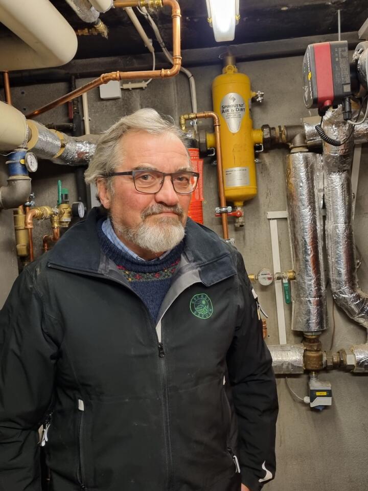 KRISE: Erik Eid Hohle stiftet Energigården for mer enn 30 år siden og opplever nå fornyet interesse for bioenergi, i takt med at Europa er på vei inn i sin største energikrise på 50 år. 