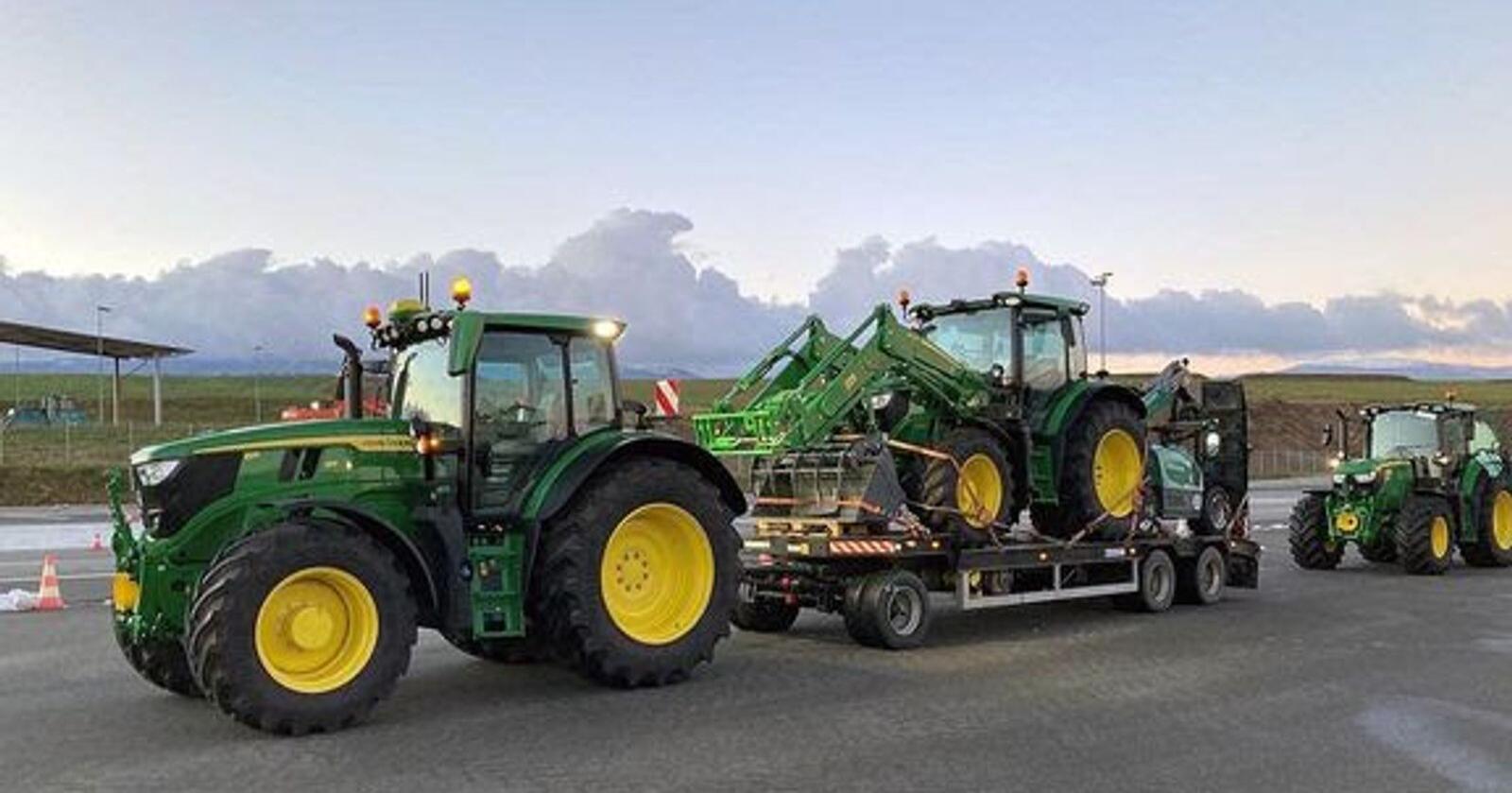 UT PÅ TUR: De nye traktormodellene fra John Deere klare for avreise fra Tyskland. Snart kan du se dem i Norge.Foto: Felleskjøpet