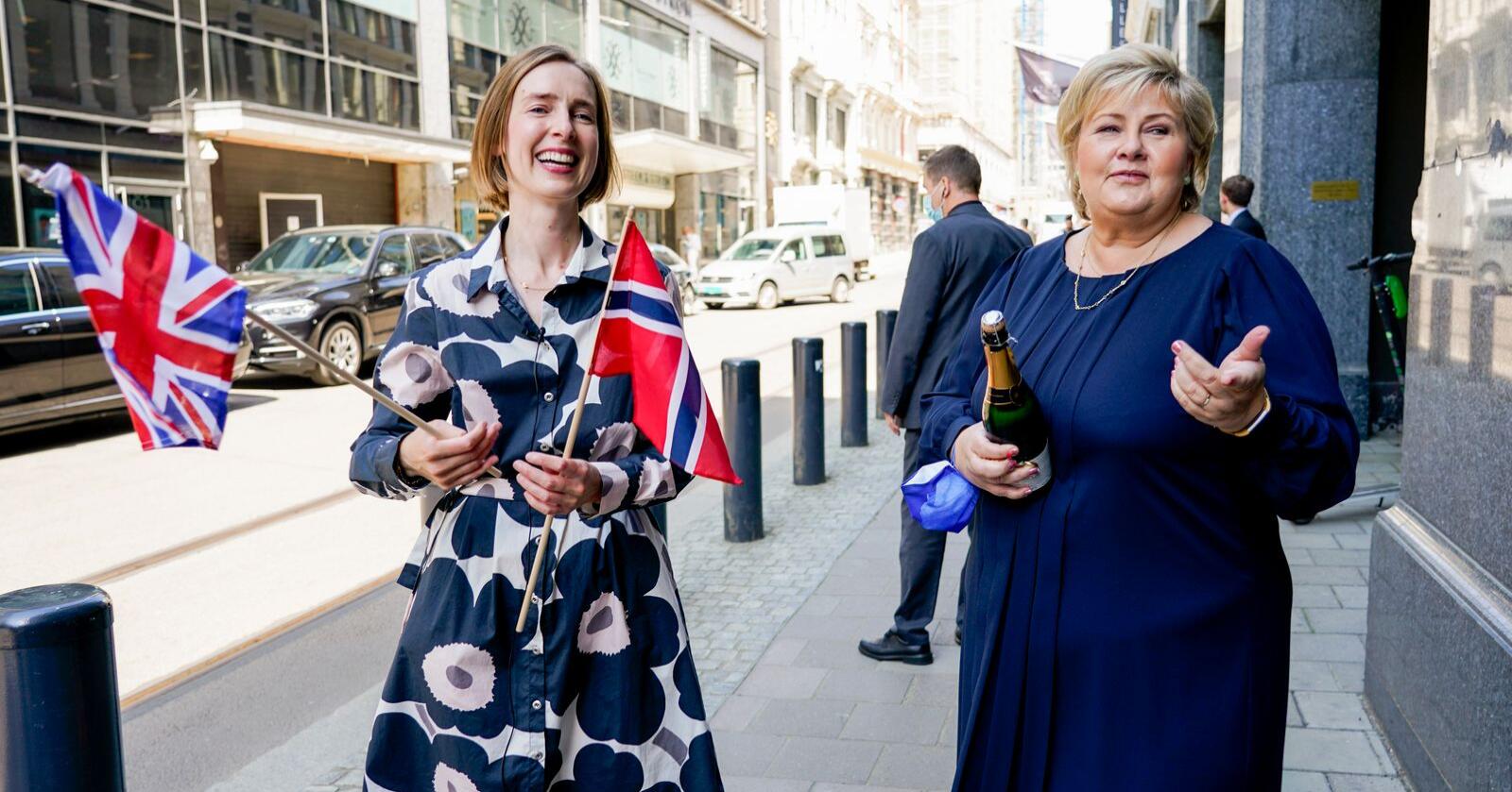 Næringsminister Iselin Nybø og statsminister Erna Solberg feirer enigheten med Storbritannia om en ny frihandelsavtale for tida etter brexit. Foto: Gorm Kallestad / NTB

