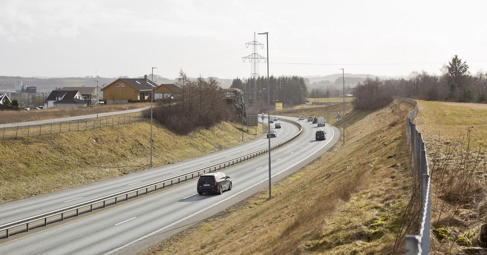 Dyrka mark: Motorveier, kjøpesentre, fotballstadioner og næringsbygg må rett og slett bygges på de 97 prosentene av Norge som ikke er matjord. Foto: Solfrid Sande