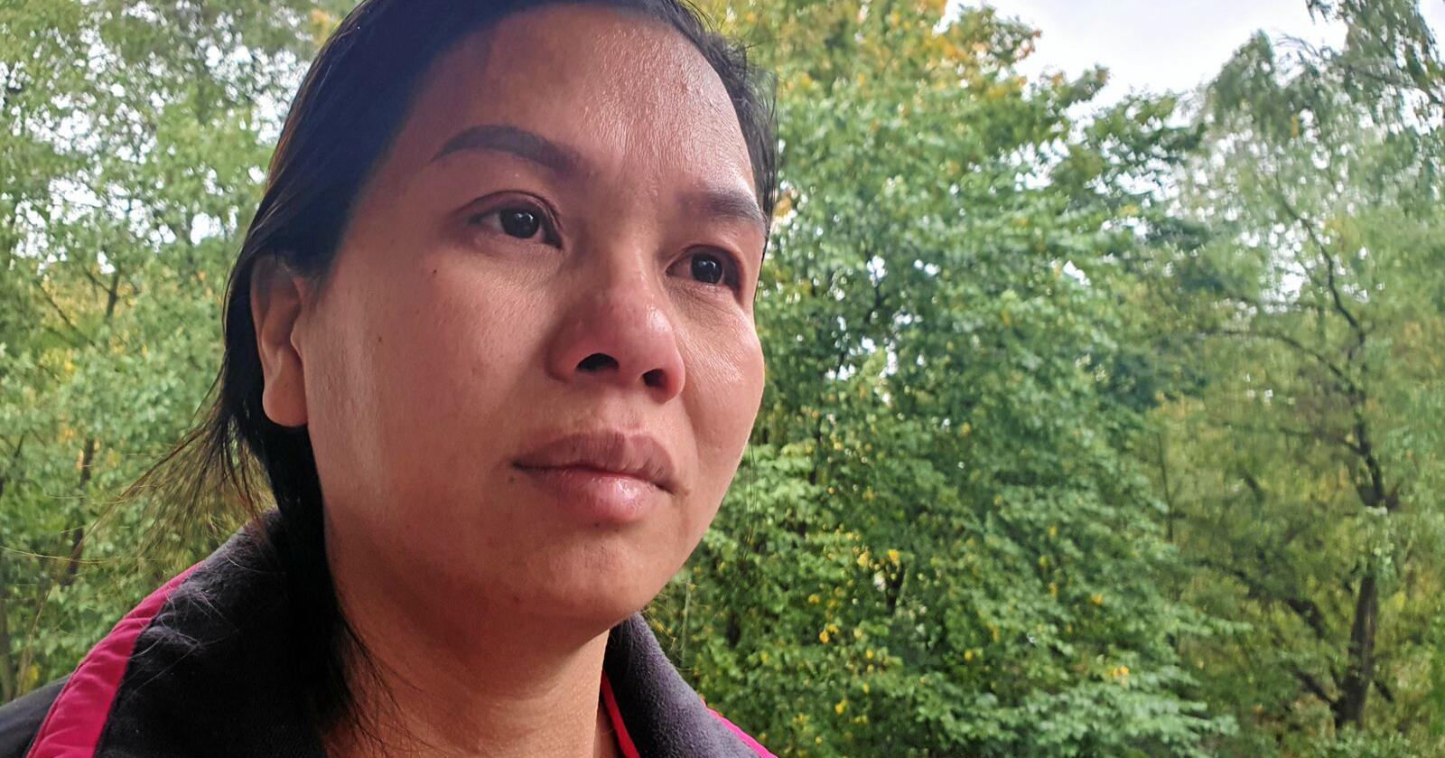 Dao Thi Hiep har i sommer jobbet som jordbærplukker i Norge. Nå vet hun ikke når hun kan komme hjem til familien og de tre barna. Foto: Ola Karlsen