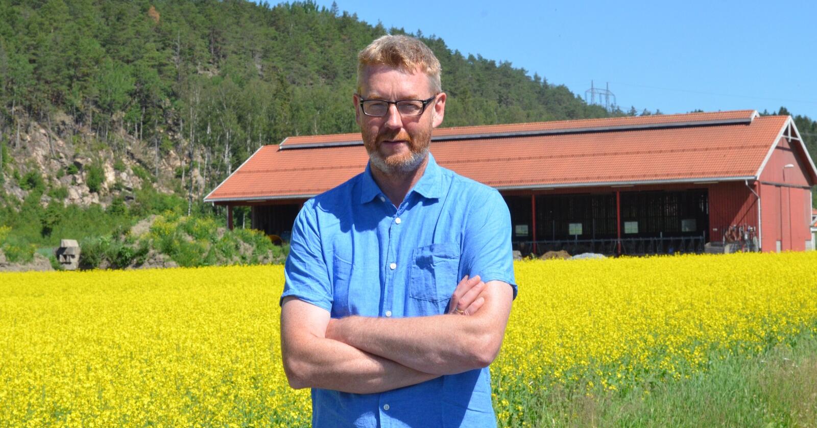 Korn- og ammekubonden Bjørn Gimming er ny leder i Norges Bondelag. Gården hans ligger i Halden. Han dyrker også en god del raps. (Foto: Stian Eide)