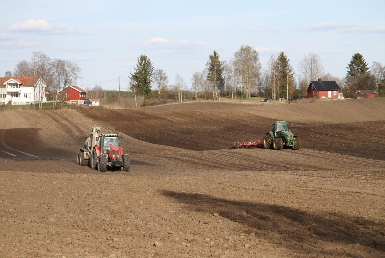 John Deere og Massey Ferguson fører an i traktorstatistikken for 2015. (foto: Espen Syljuåsen)