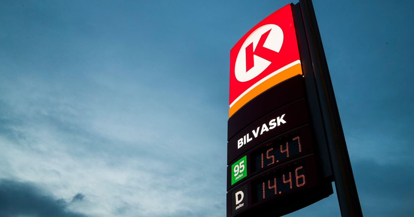 Ap kommer med et bensinløfte til distriktsbilistene om pumpeprisen. – Dette er ingen skjerming, sier Bård Hoksrud (Frp). Foto: Håkon Mosvold Larsen / NTB