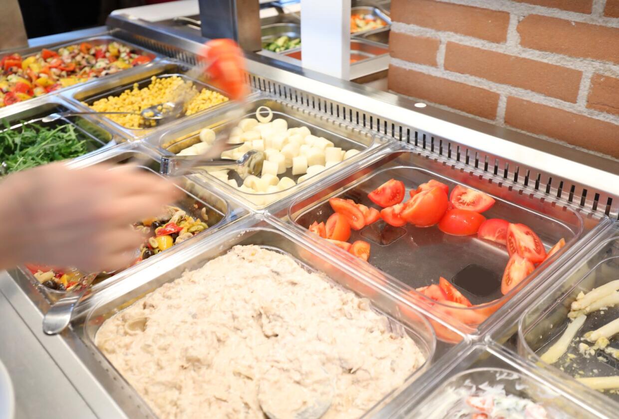 Fra og med neste år skal elever ved videregående skoler i Oslo få gratis, kjøttfritt skolemåltid. Dette har byrådet i Oslo bestemt. Illustrasjonsfoto: Mostphotos