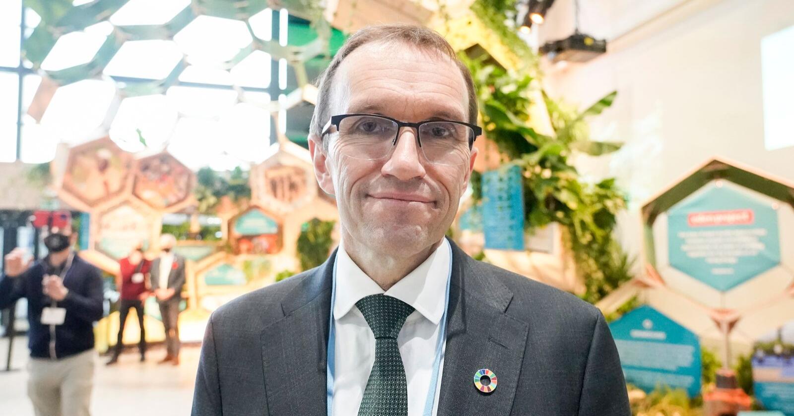 Klima- og miljøminister Espen Barth Eide har skrevet under på avtalen om å redusere utslipp av metangassutslipp. Foto: Terje Pedersen / NTB.