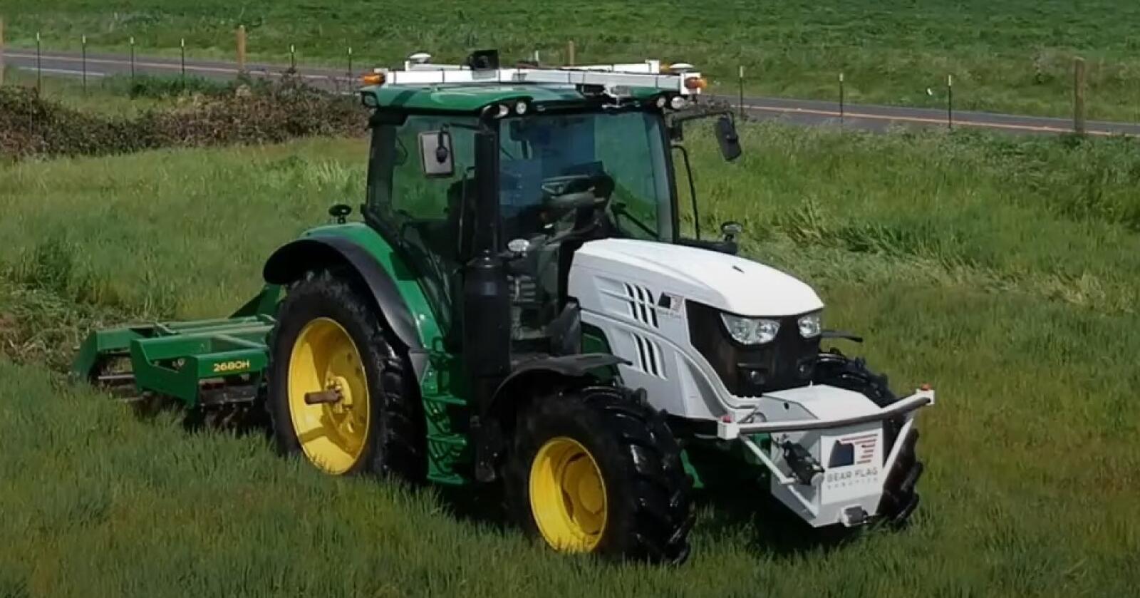 AUTONOM: John Deere har kjøpt Bear Flag Robotics for å gjøre traktorene sine selvkjørende. Foto: Skjermdump fra YouTube